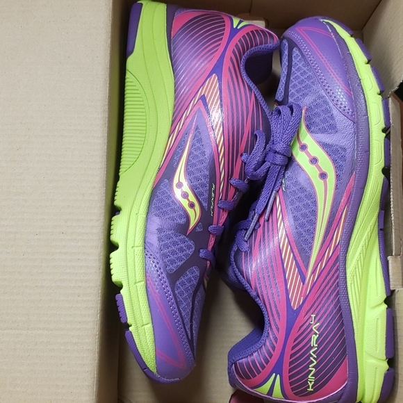 Saucony Girls Kinvara 4 Running Shoe - Picture 3 of 3